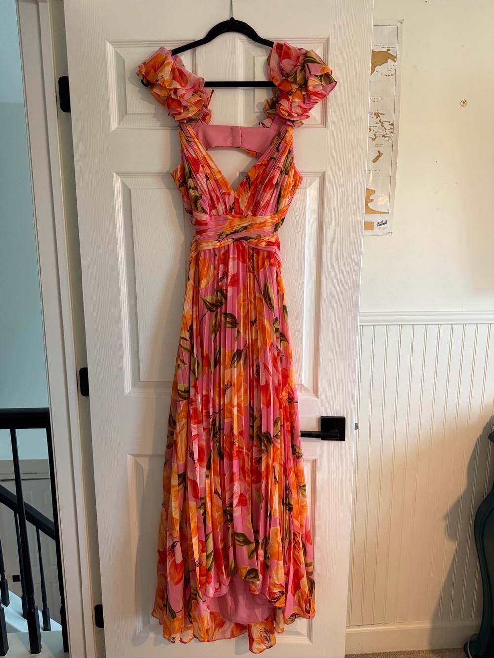 Ever New cut out plisse maxi dress in
orange and pink floral - Picture 4 of 5